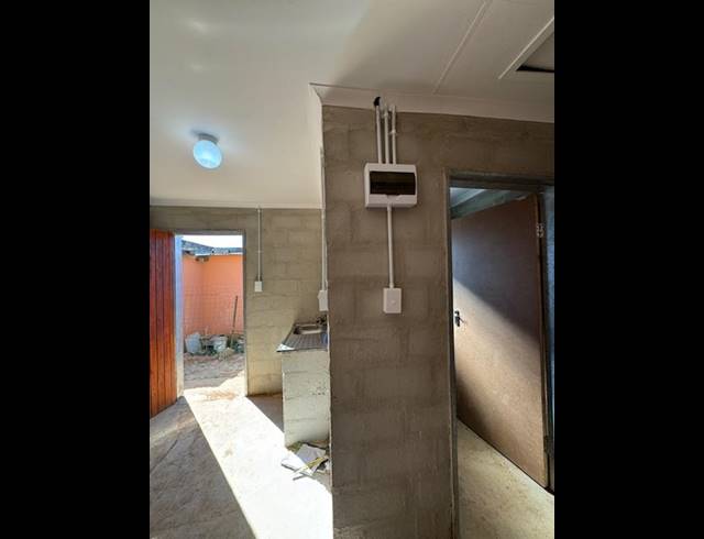 2 BEDROOM FREESTANDING FOR SALE IN MPOPHOMENI